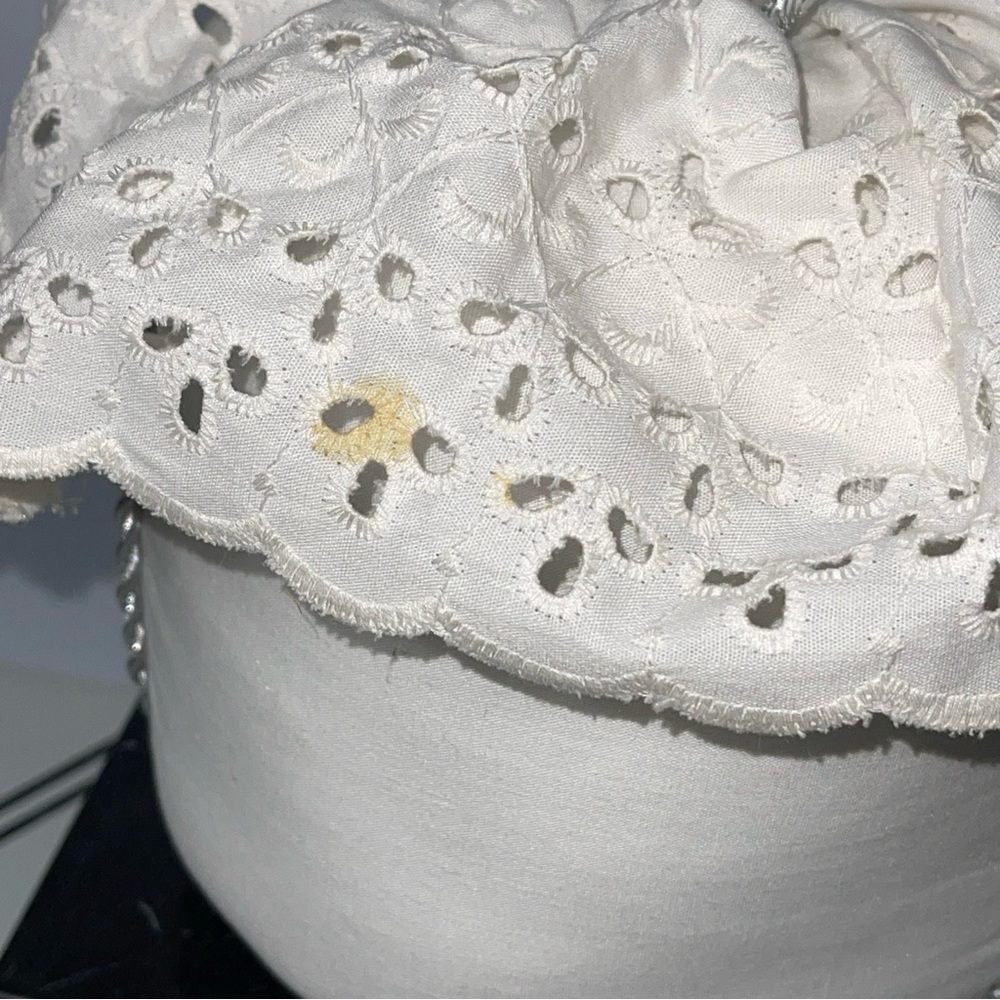 Vintage Style White Fabric Pumpkin Eyelet Lace Rhinestone Brooch Decor White - Picture 5 of 9